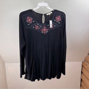 ALCHEMY THREAD Black embroidered yoke pleated top w/long sleeves. Size XXL. NWT